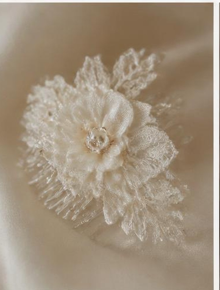 Mother lace hair accessory
