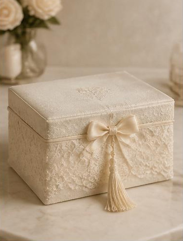 Newborn lace keepsake box