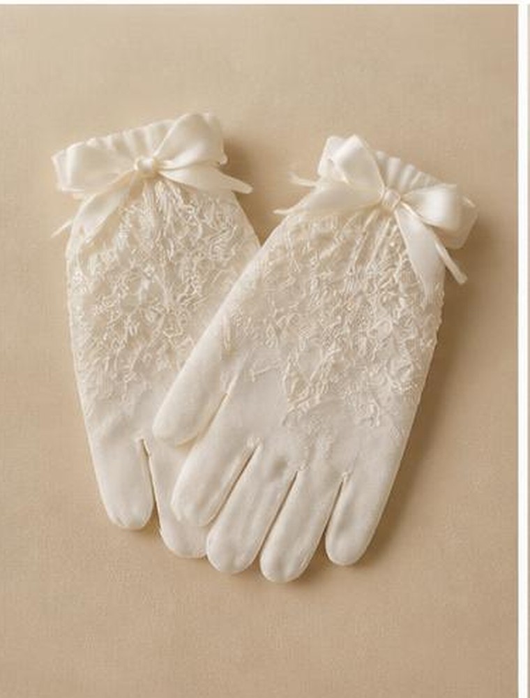 Newborn lace gloves